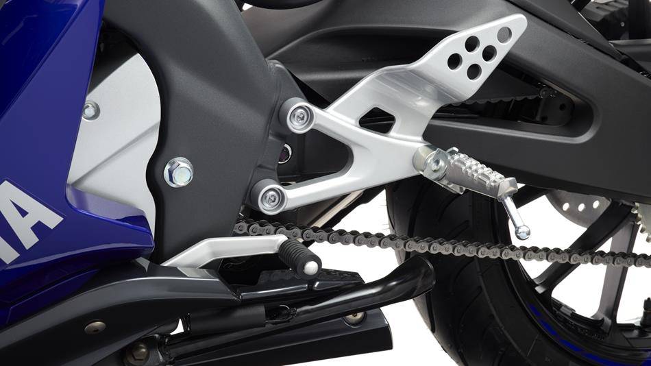 2014-Yamaha-YZF-R125-EU-Race-Blu-Detail-019