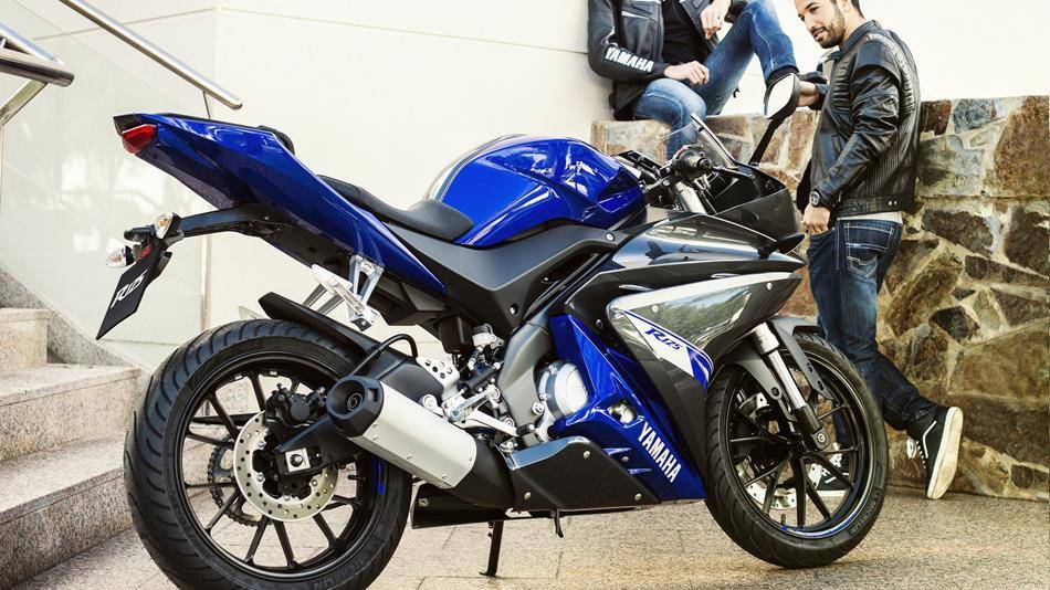 2014-Yamaha-YZF-R125-EU-Race-Blu-Static-003