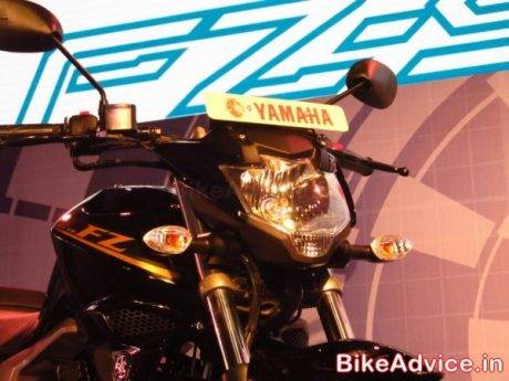 Yamaha-FZ-S-V2-Pics-headlamp-600x450